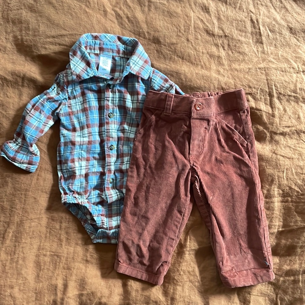 Carters plays onsie top and corduroy pants. Size 6 months